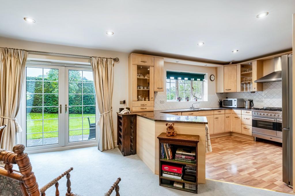 Badger Close, Ilkley, West Yorkshire, LS29 5 bed detached house for