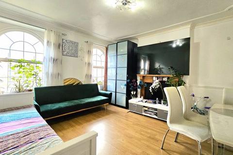 3 bedroom flat for sale, Blackwood House, London, E1