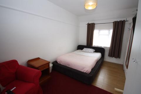 2 bedroom end of terrace house for sale - Manaton Crescent, Southall