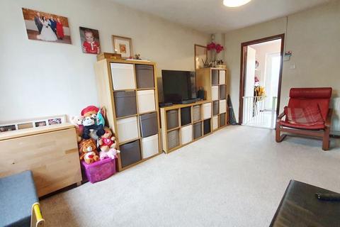 1 Buscombe Gardens, Hucclecote, Gloucester, GL3 3QG