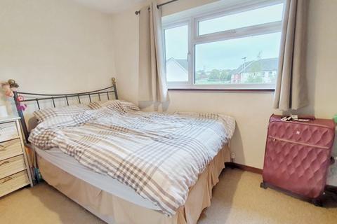 1 Buscombe Gardens, Hucclecote, Gloucester, GL3 3QG