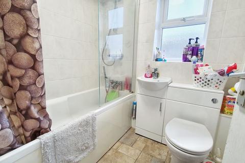 1 Buscombe Gardens, Hucclecote, Gloucester, GL3 3QG