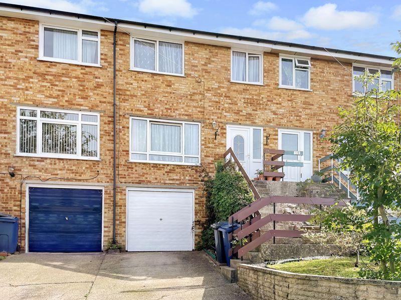Arundel Road, High HP12 3 bed terraced house £345,000
