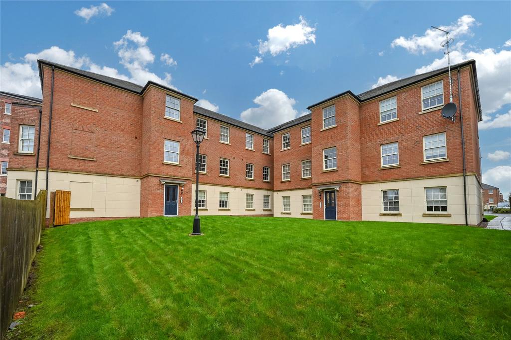 St. Parkway, Stafford, Staffordshire, ST16 2 bed apartment for