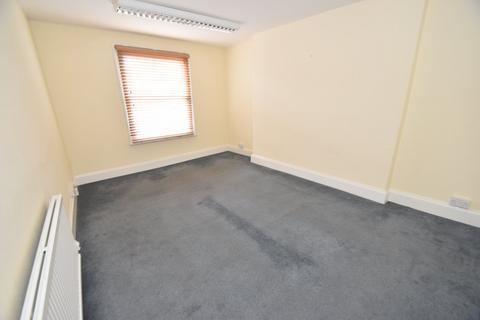 Property to rent - 12 Fore Street, Tiverton, Devon, EX16