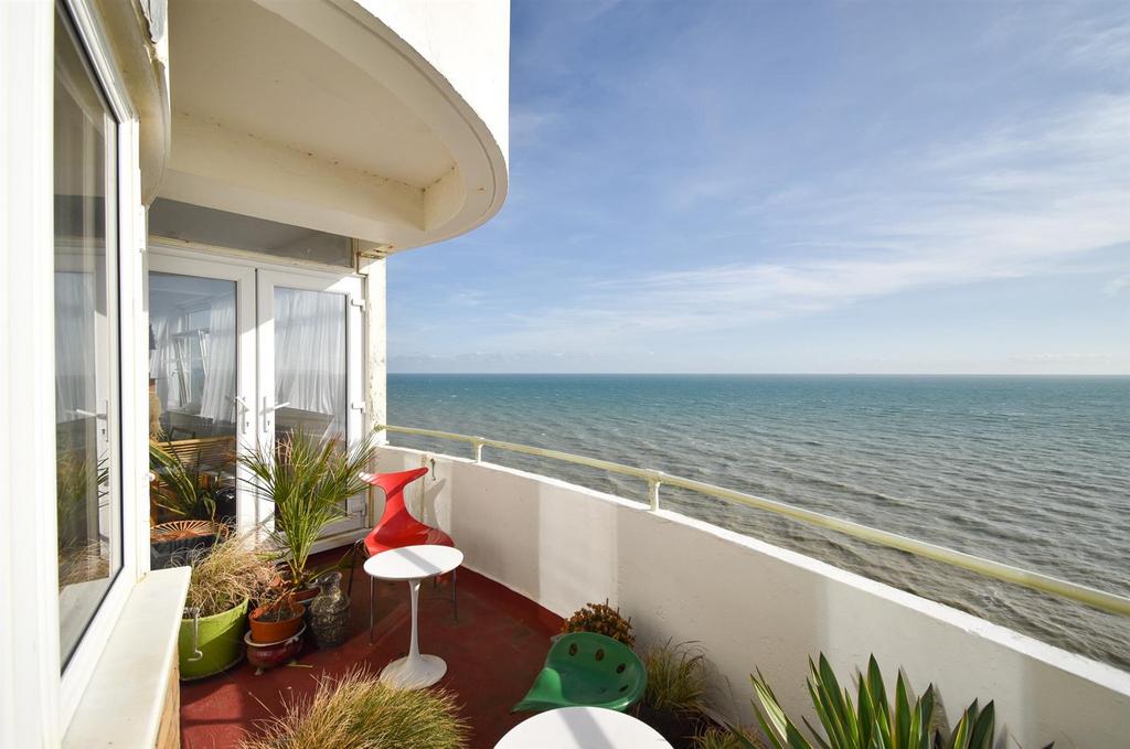 Marine Court, St. LeonardsOnSea 2 bed flat for sale £295,000