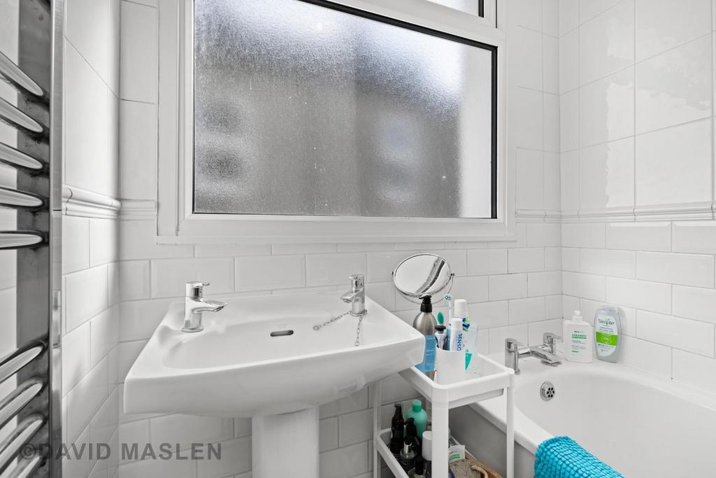 Bathroom (2).jpg