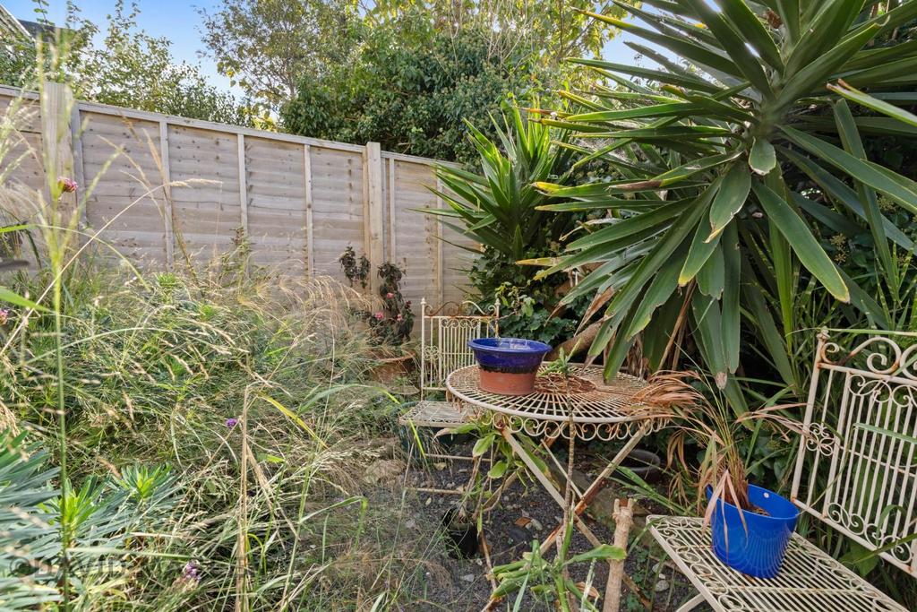 Rear Garden (7).jpg