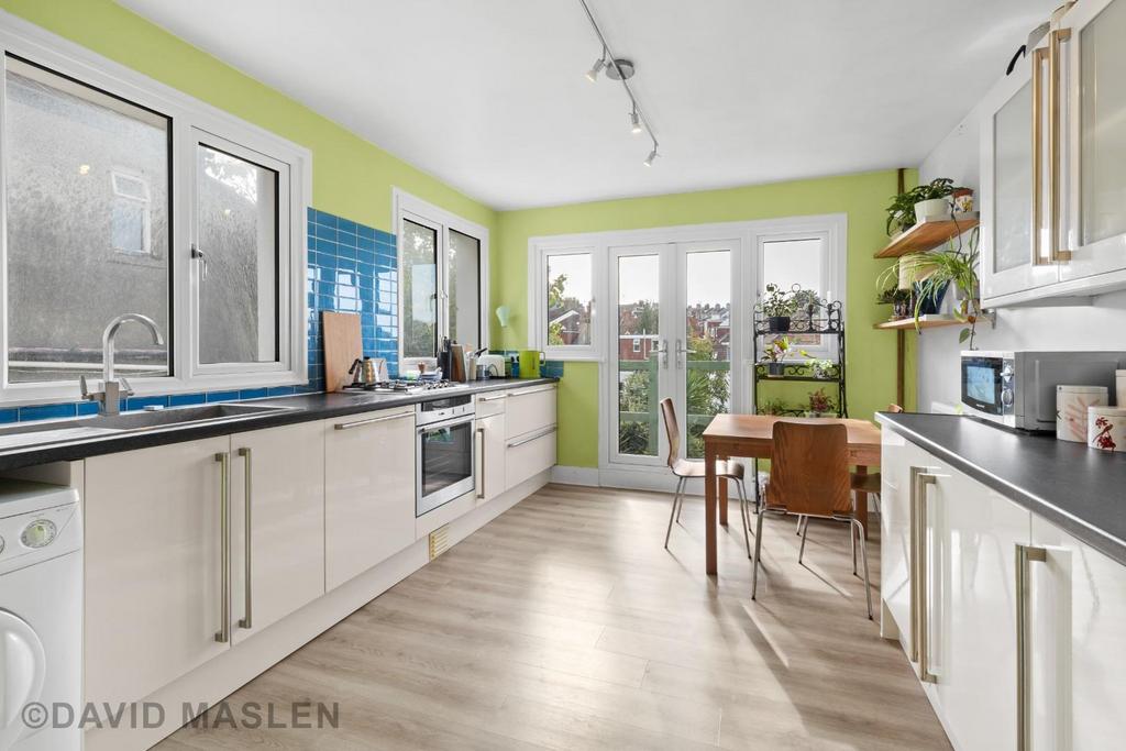 Kitchen (2).jpg