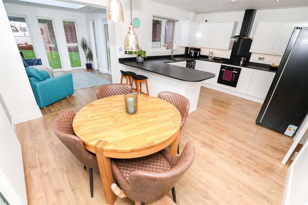 Methven Drive, Glenrothes 4 bed detached house for sale £284,995