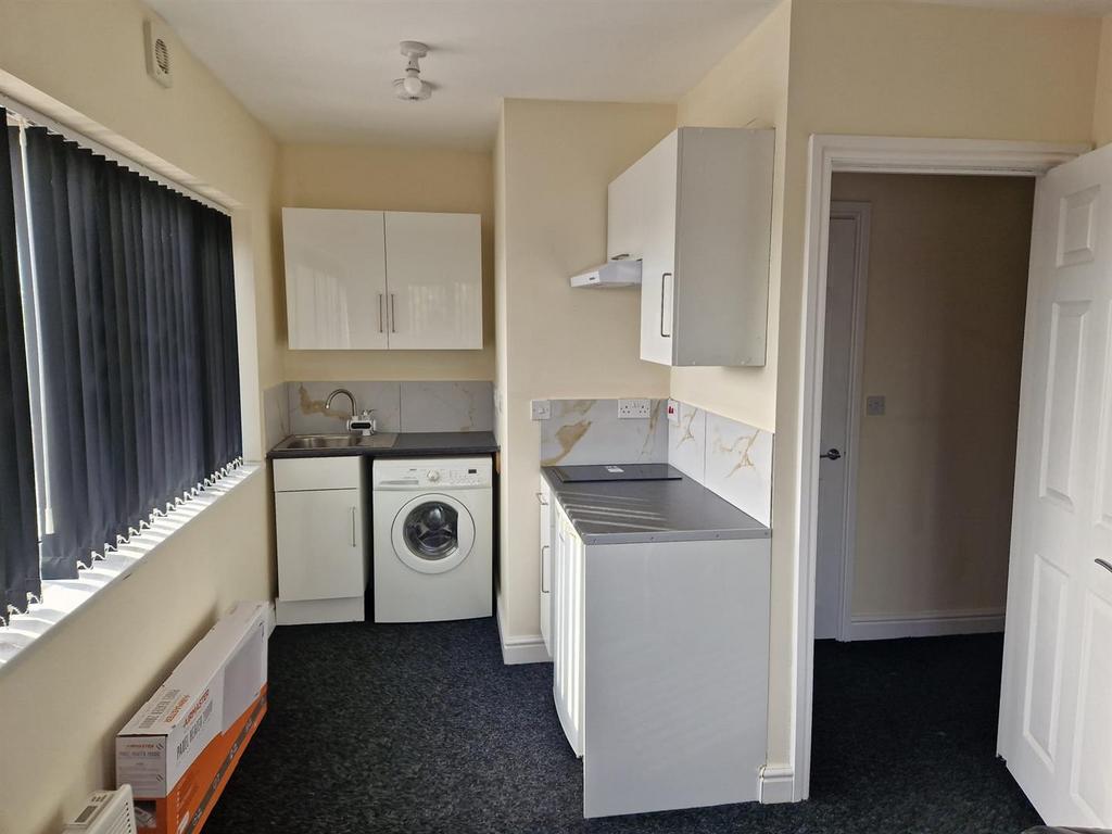 Darlaston Road, Wednesbury Studio to rent £575 pcm (£133 pw)