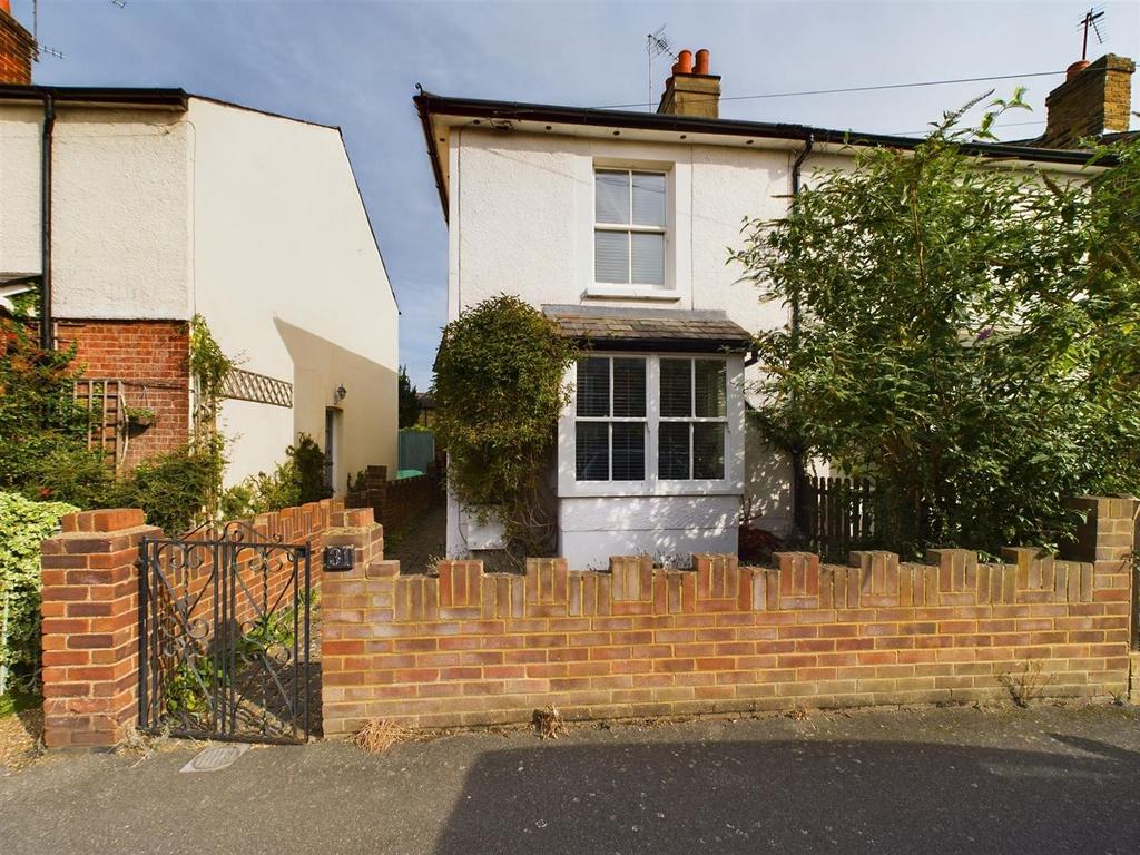 School Road, East Molesey 2 bed semidetached house for sale £600,000