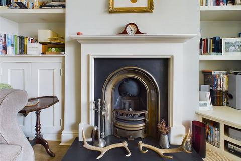 31 School Road, East Molesey, KT8 0DN