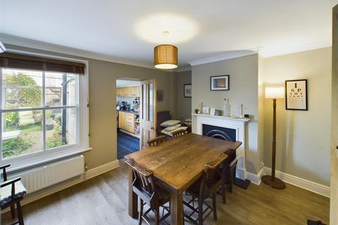 31 School Road, East Molesey, KT8 0DN