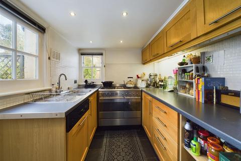 31 School Road, East Molesey, KT8 0DN