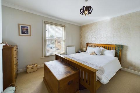 31 School Road, East Molesey, KT8 0DN