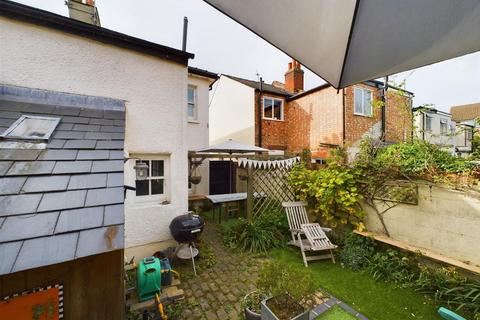 31 School Road, East Molesey, KT8 0DN