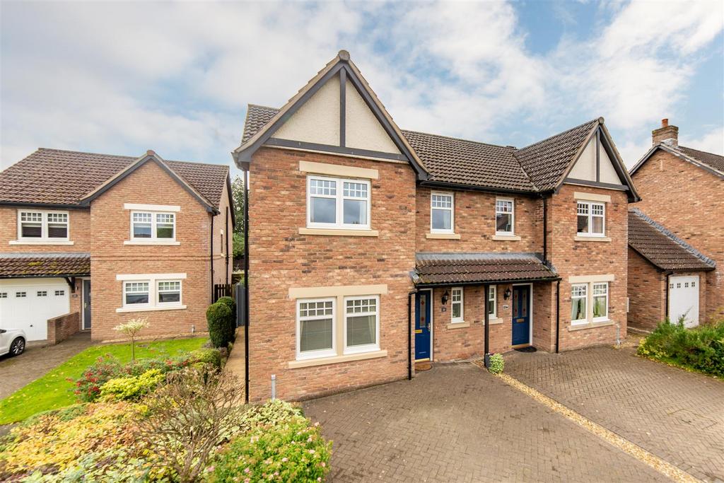 Hadrians Rise, Haltwhistle 3 bed semidetached house for sale £220,000