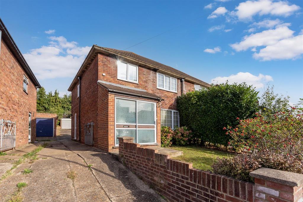 Clare Road, Maidenhead 3 bed semidetached house for sale £475,000
