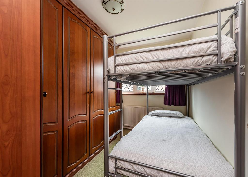 2 Woodthorne Close bed4.jpg