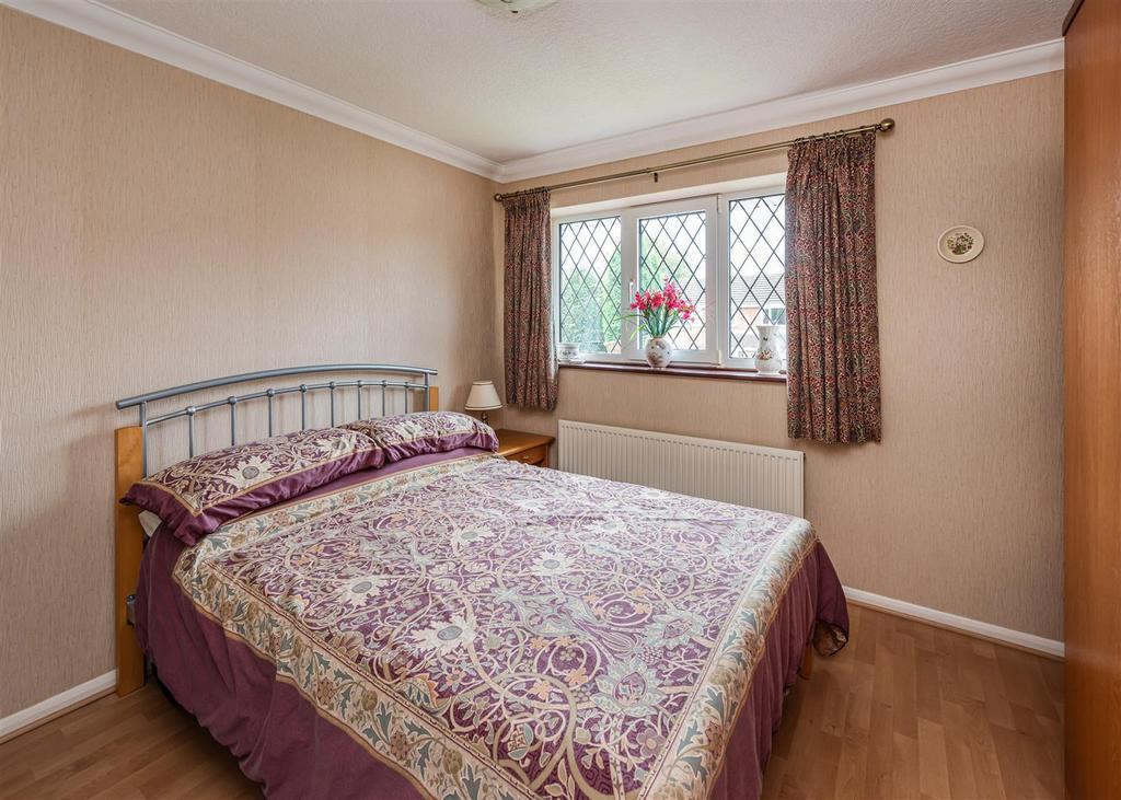 2 Woodthorne Close bed2.jpg