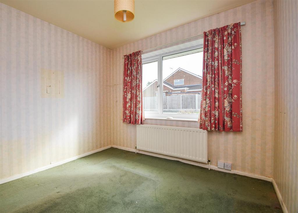 10 Gardeners Way - Bed 2.jpg