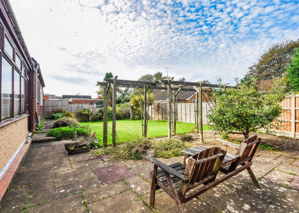 10 Gardeners Way - Garden.jpg