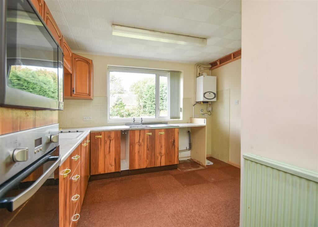 10 Gardeners Way - Kitchen (2).jpg