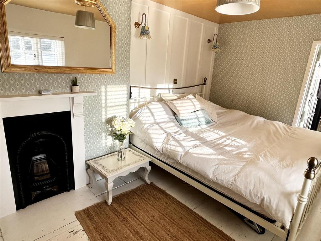 Rose Cottage Bedroom 1.jpg