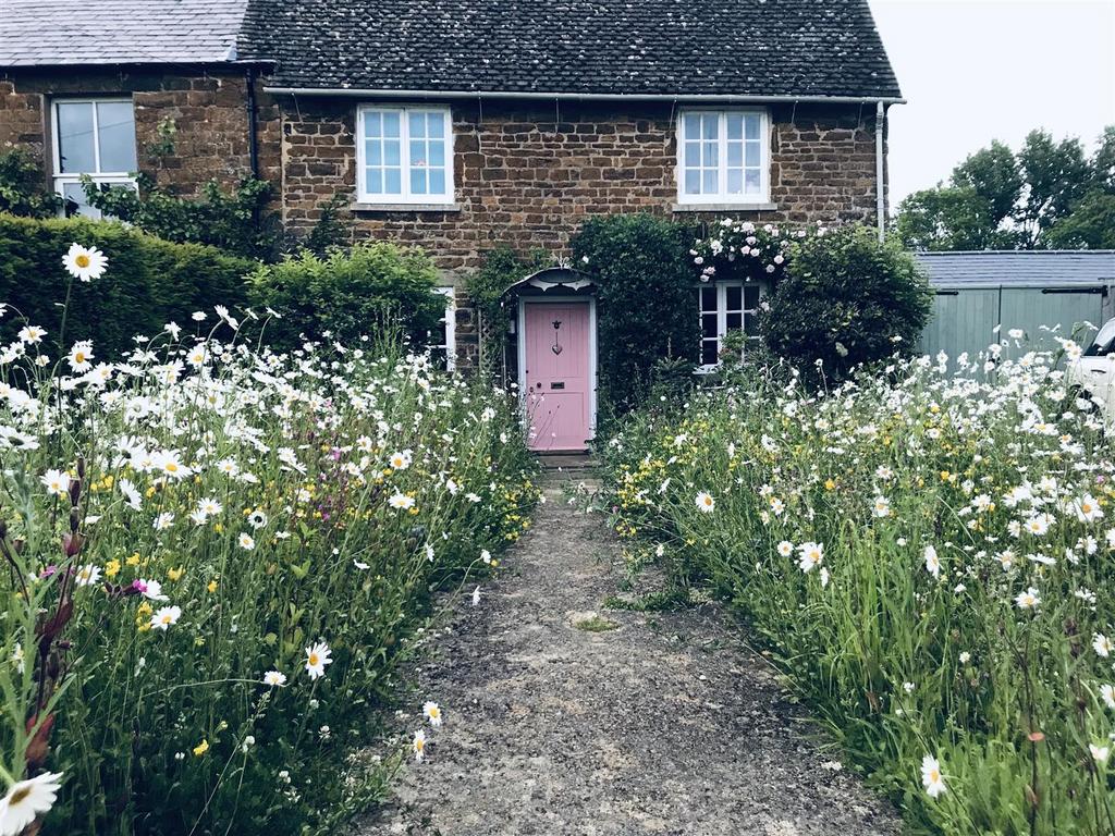 Rose Cottage Front aspect with meadow grass.JPG