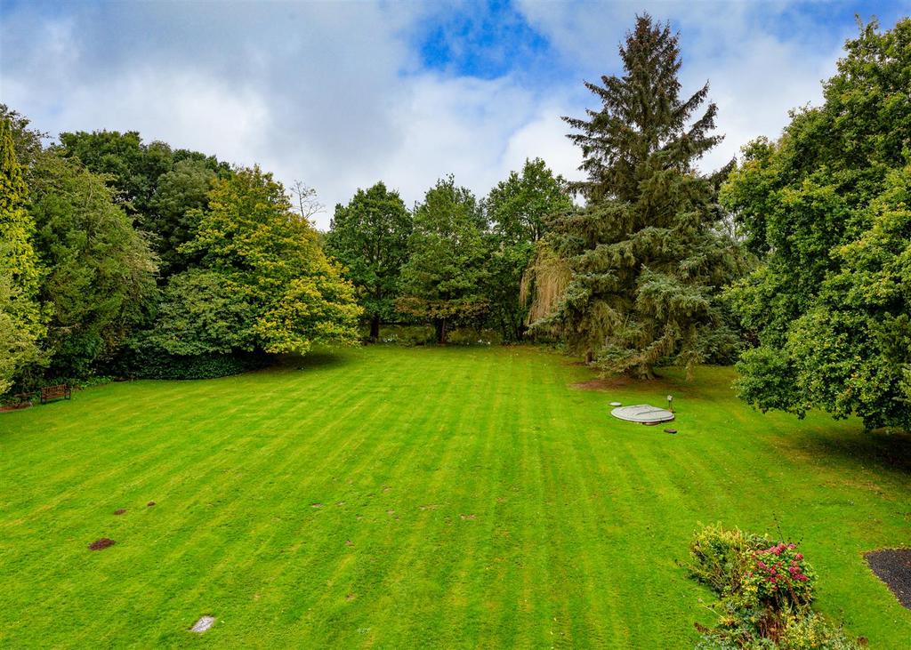 11 Leaton Hall-gdn1.jpg