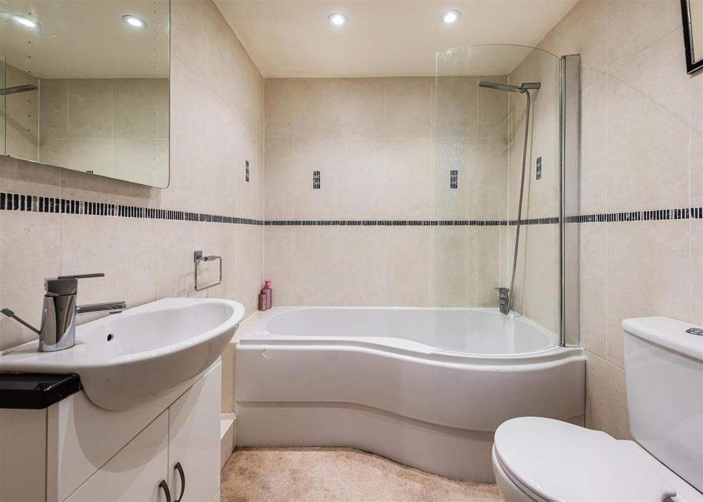 11 Leaton Hall-bathroom.jpg
