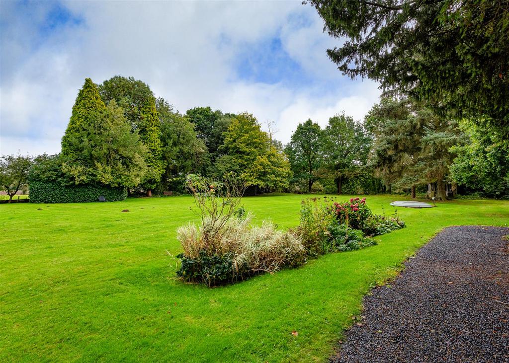 11 Leaton Hall-gdn2.jpg