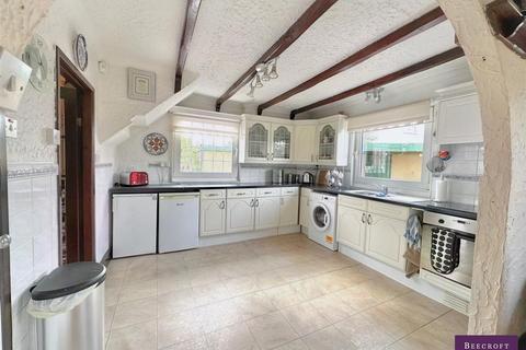 3 bedroom semi-detached house for sale, Clarney Avenue, Darfield, Barnsley