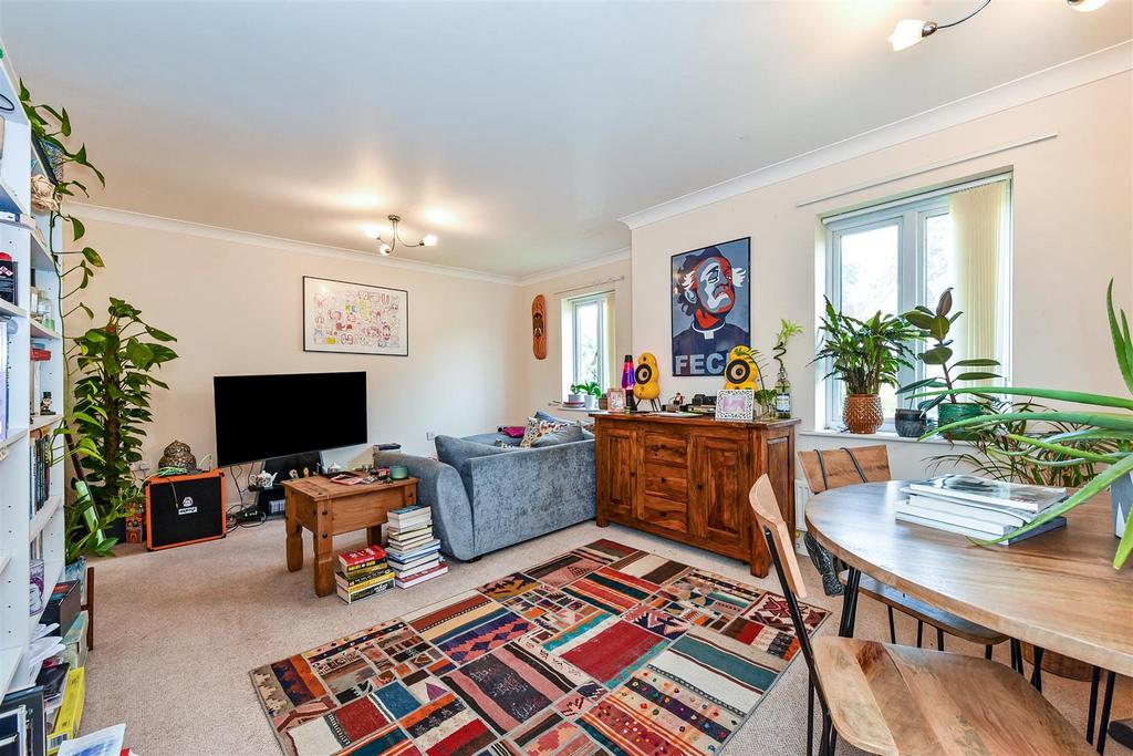 Denning Mead, Andover 2 bed flat for sale £180,000