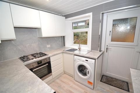 4 Balmoral Place, Queensbury, Bradford, BD13 2DR