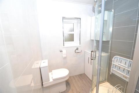 4 Balmoral Place, Queensbury, Bradford, BD13 2DR