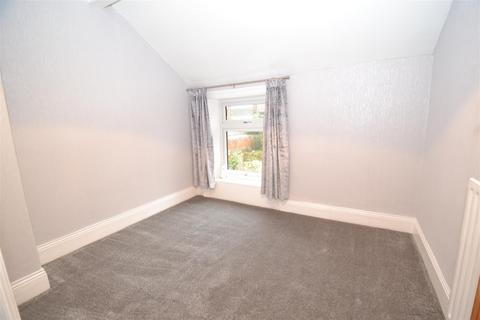 4 Balmoral Place, Queensbury, Bradford, BD13 2DR