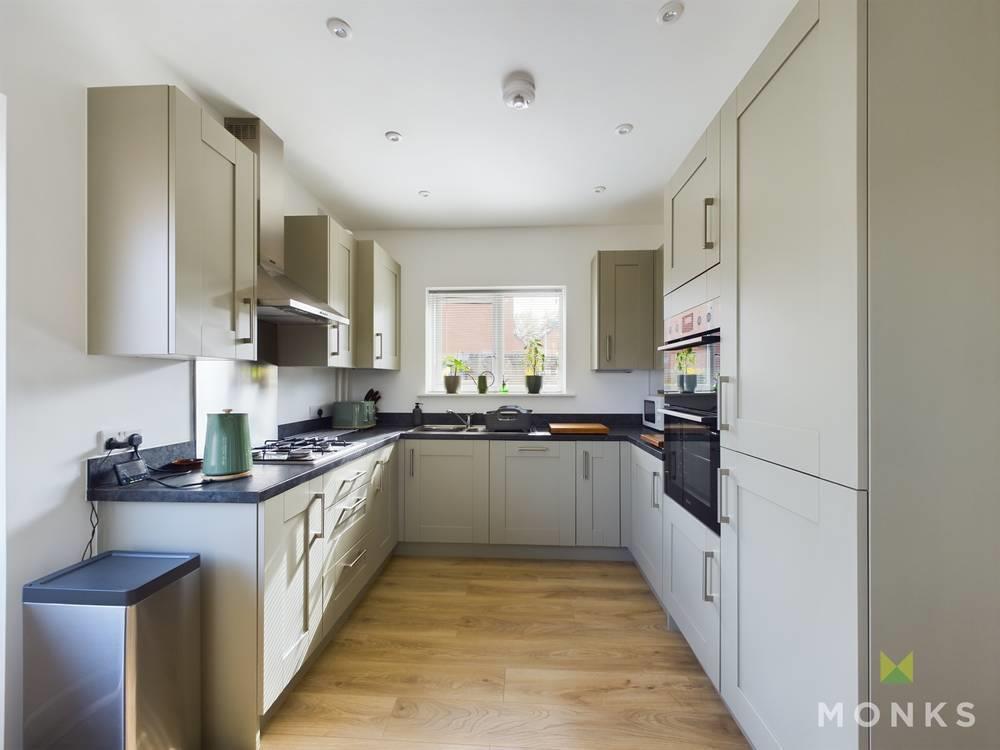 Kitchen 2.jpg