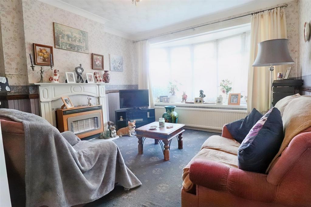 Higher Drive, Lowestoft 2 bed semidetached bungalow for sale £220,000