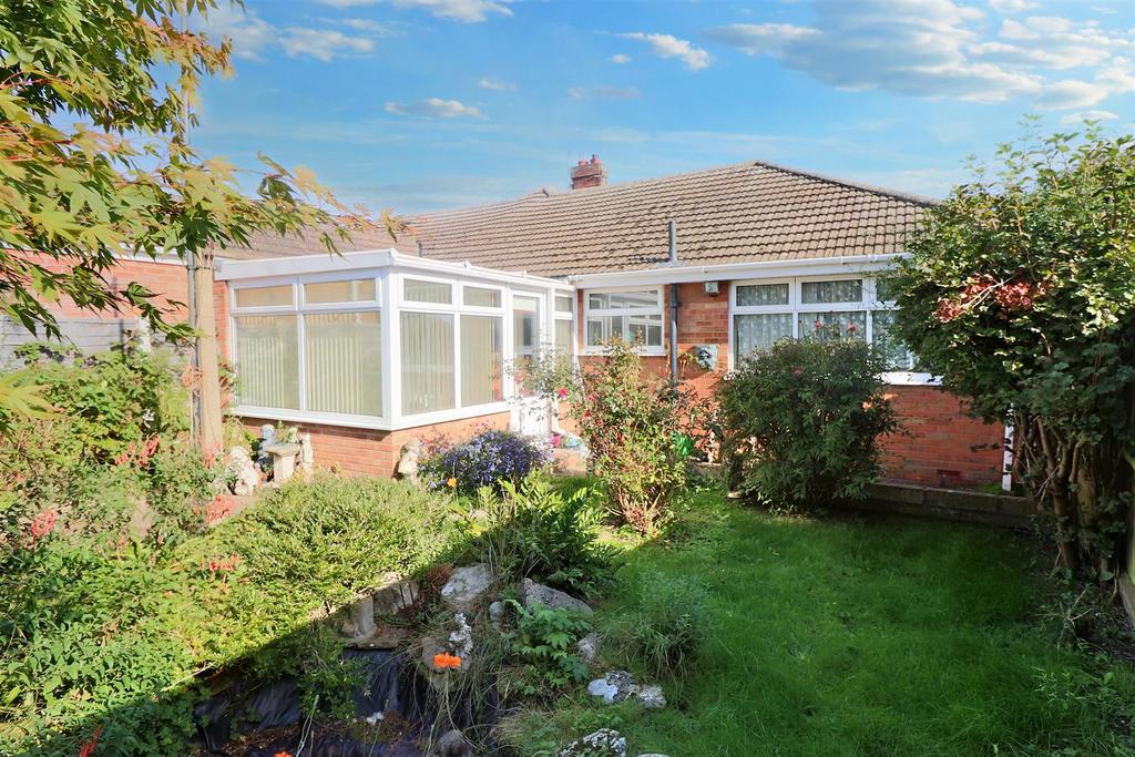 Higher Drive, Lowestoft 2 bed semidetached bungalow for sale £220,000
