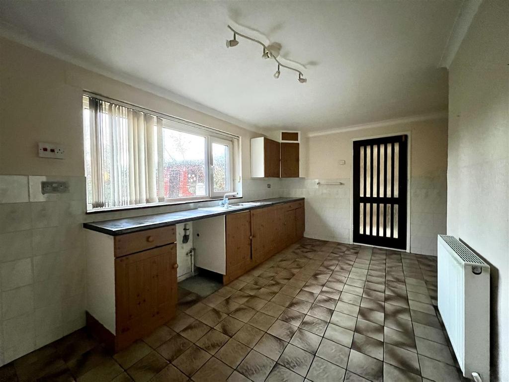 The Oval, Brough 3 bed house for sale £140,000