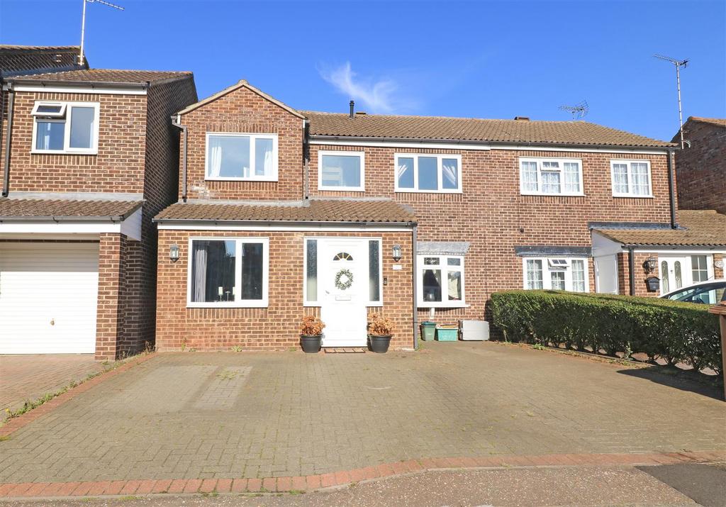 Boleyn Way, Boreham, Chelmsford 4 bed semidetached house for sale £
