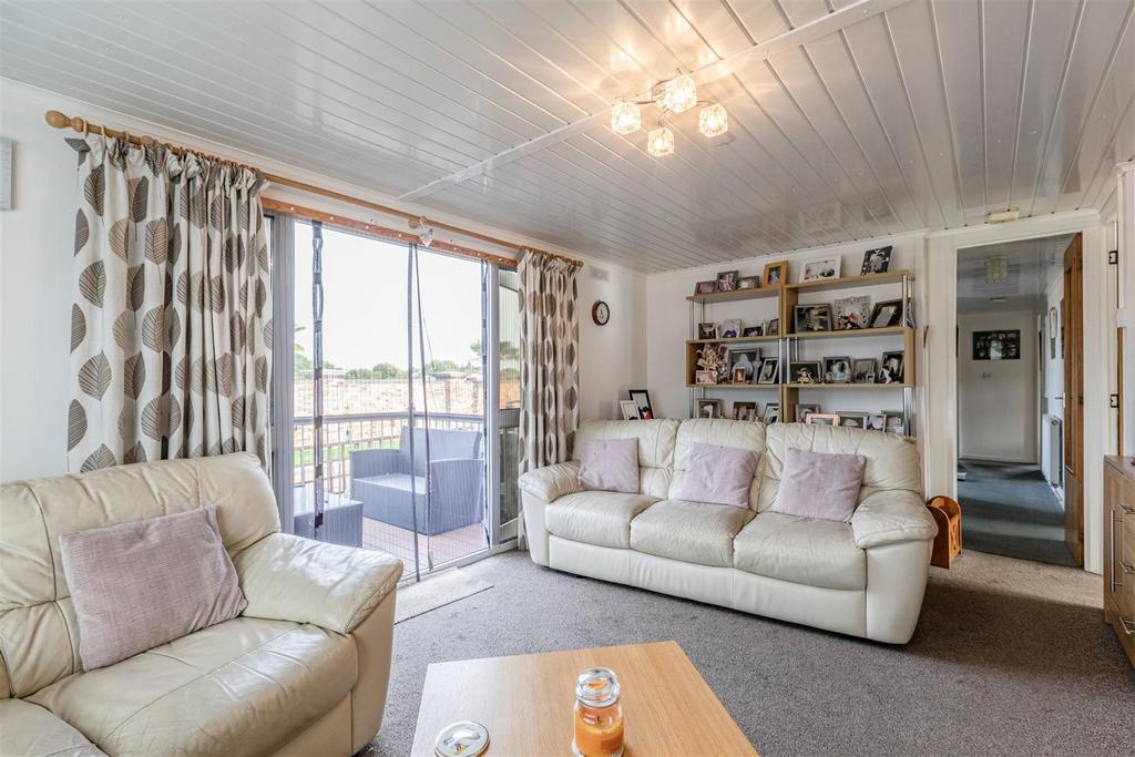 Riverside Park, Wey Meadows, Weybridge 2 bed park home for sale £250,000