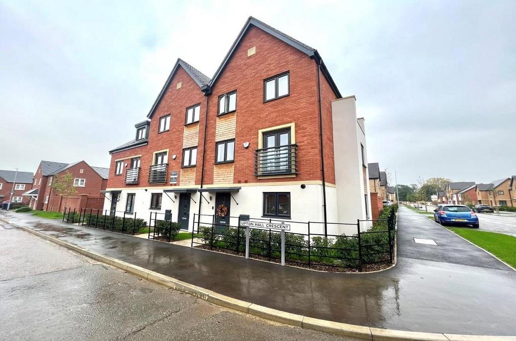 Upton Hall Crescent, Upton, Northampton NN5 3 bed townhouse for sale