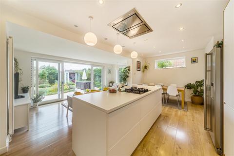 17 Glen Drive, Oakham, LE15 6SB