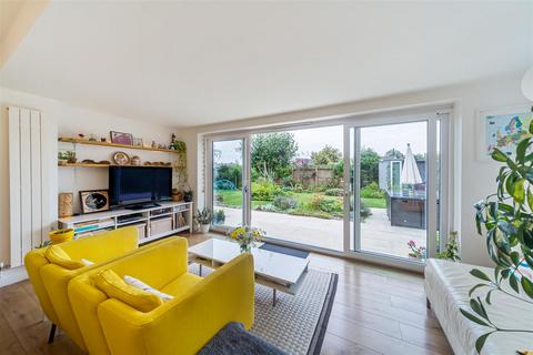 17 Glen Drive, Oakham, LE15 6SB