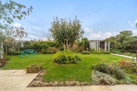 17 Glen Drive, Oakham, LE15 6SB