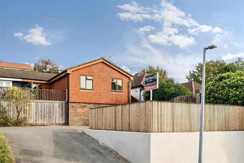Hilders Farm Close, Crowborough 3 bed detached house £385,000