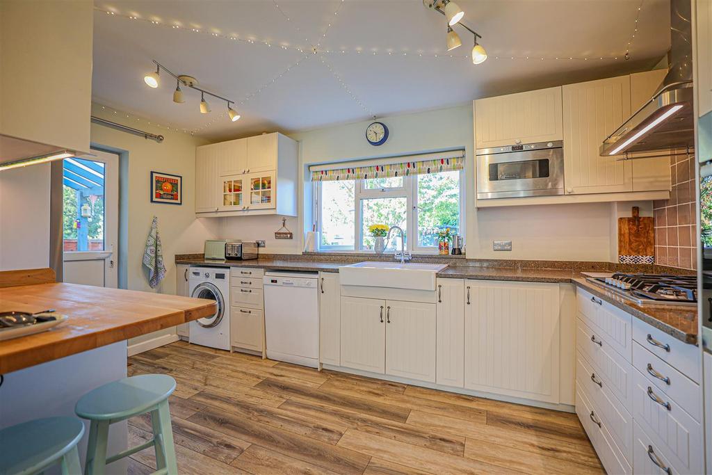 Hobbs Hill Road, Hemel Hempstead 4 bed semidetached house for sale £